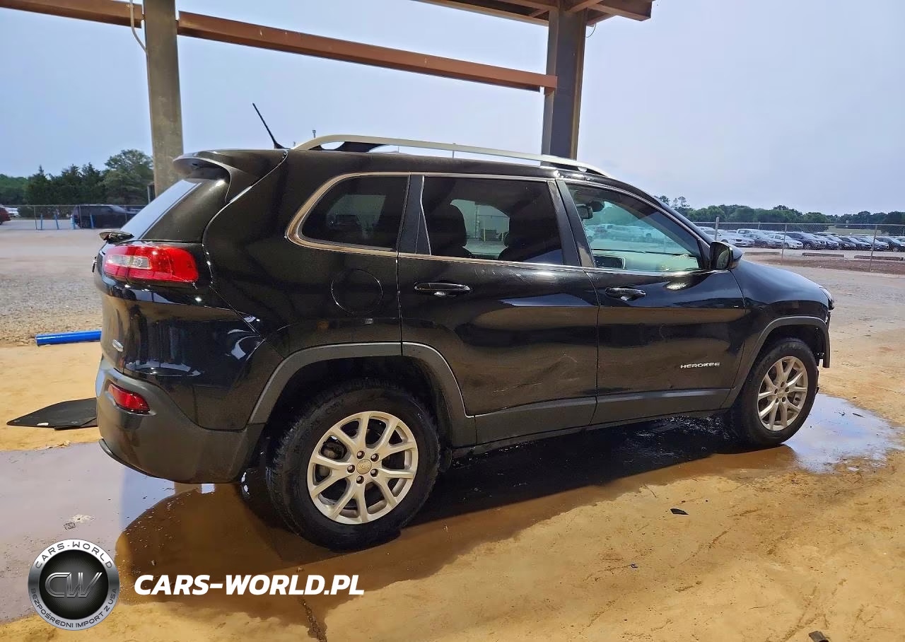 2018 Jeep Cherokee Latitude VIN:1C4PJLCB3JD611421 - 3