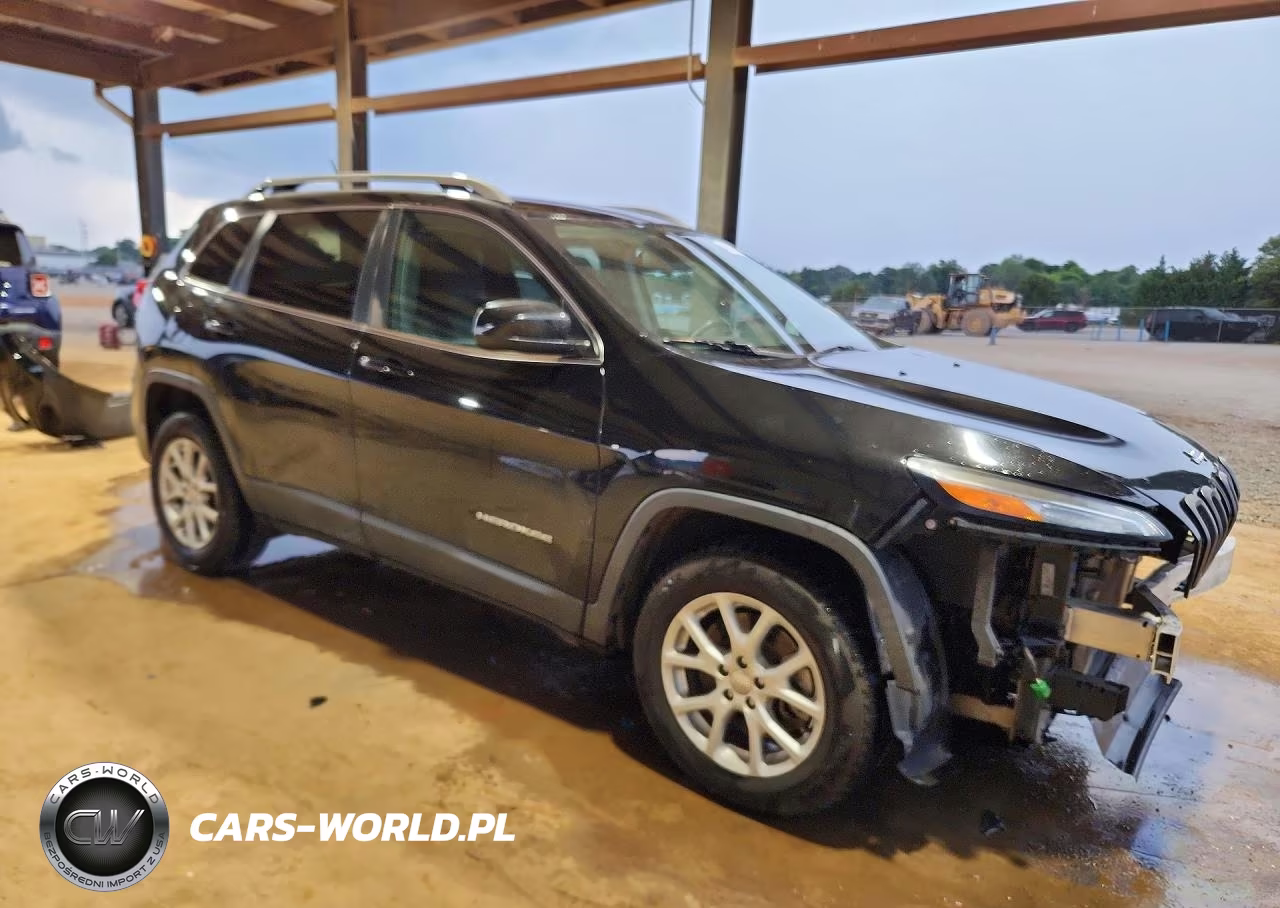 2018 Jeep Cherokee Latitude VIN:1C4PJLCB3JD611421 - 4