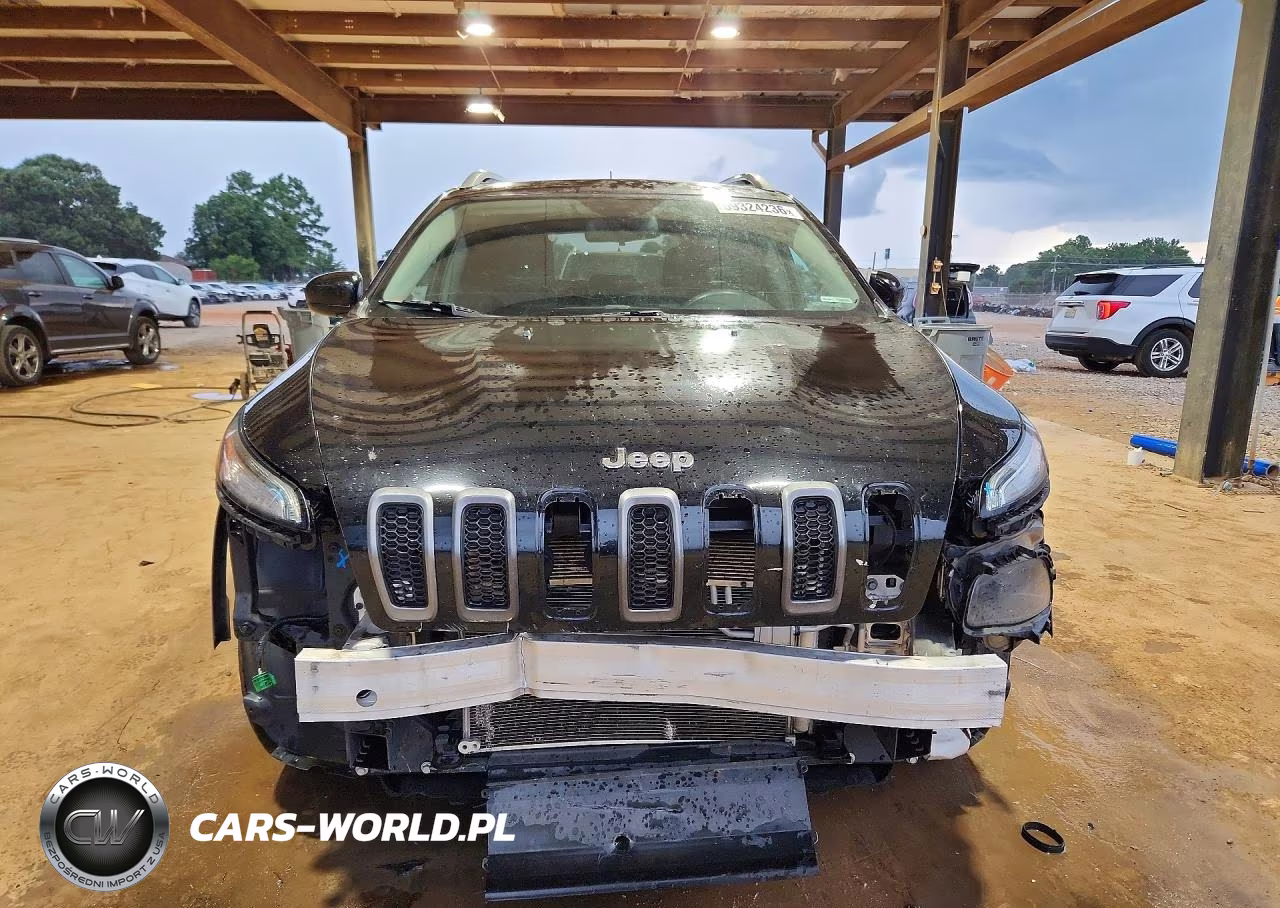 2018 Jeep Cherokee Latitude VIN:1C4PJLCB3JD611421 - 5