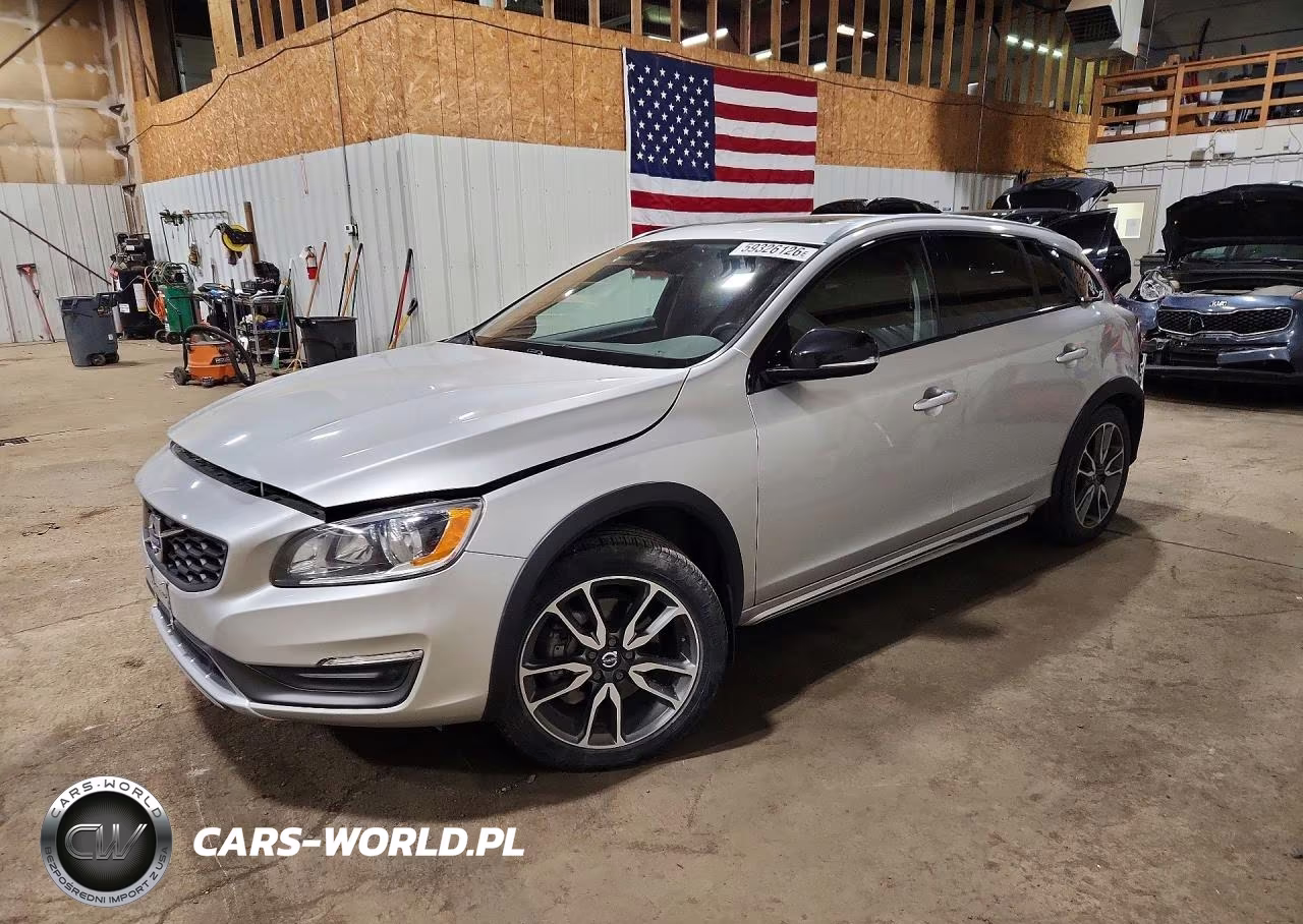 2016 Volvo V60 Cross Country Premier