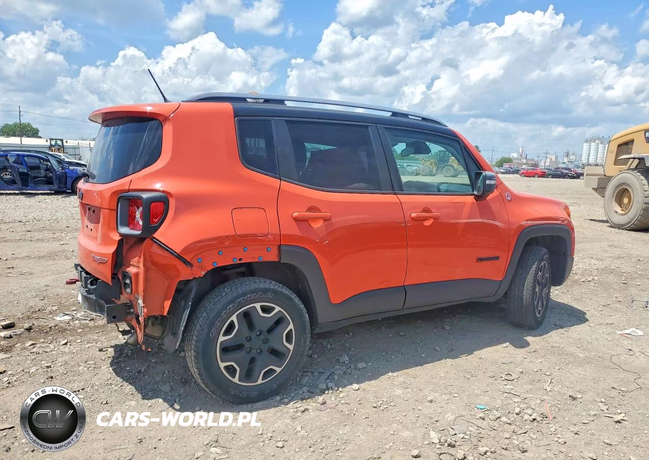 2015 Jeep Renegade Trailhawk VIN:ZACCJBCT0FPB67625 - 3