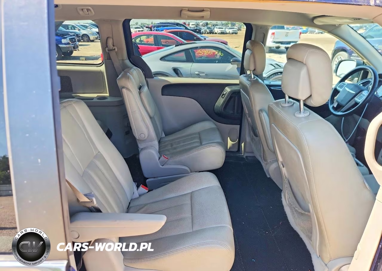 2012 Chrysler Town & Country Touring VIN:2C4RC1BG3CR327128 - 11