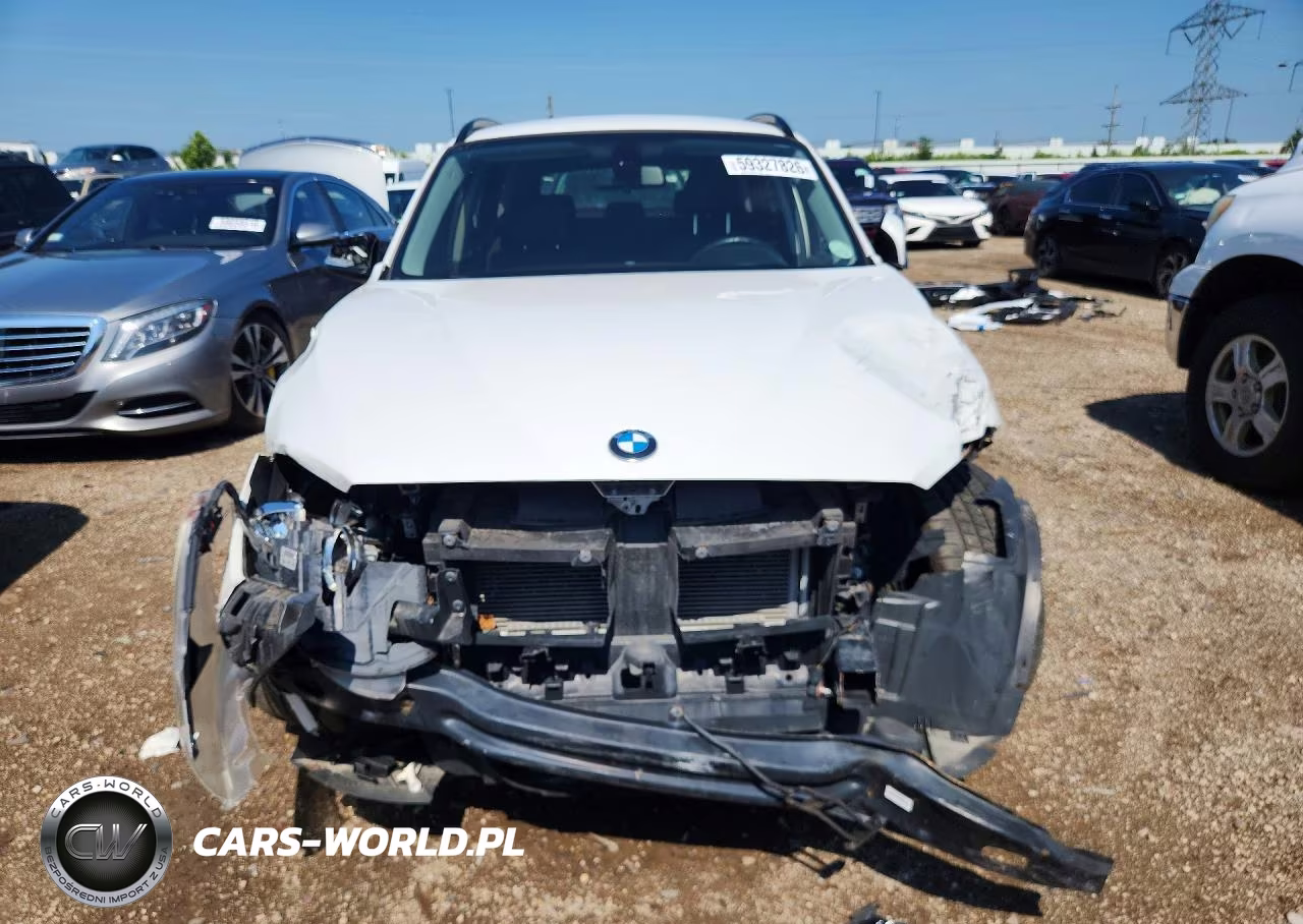 2014 BMW X1 xDrive28I VIN:WBAVL1C57EVY20240 - 5