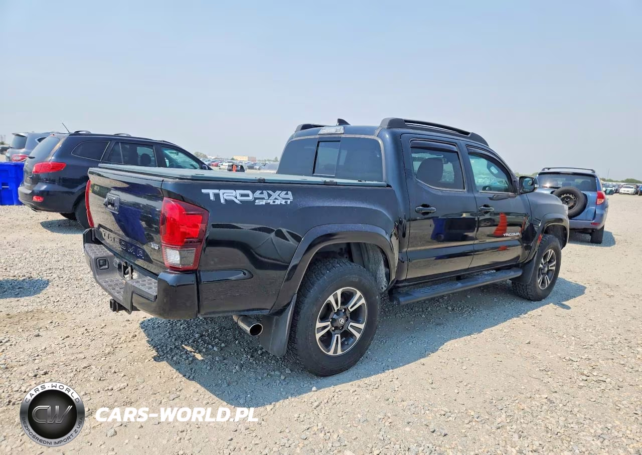 2018 Toyota Tacoma Trd Sport VIN:5TFCZ5AN1JX130954 - 3
