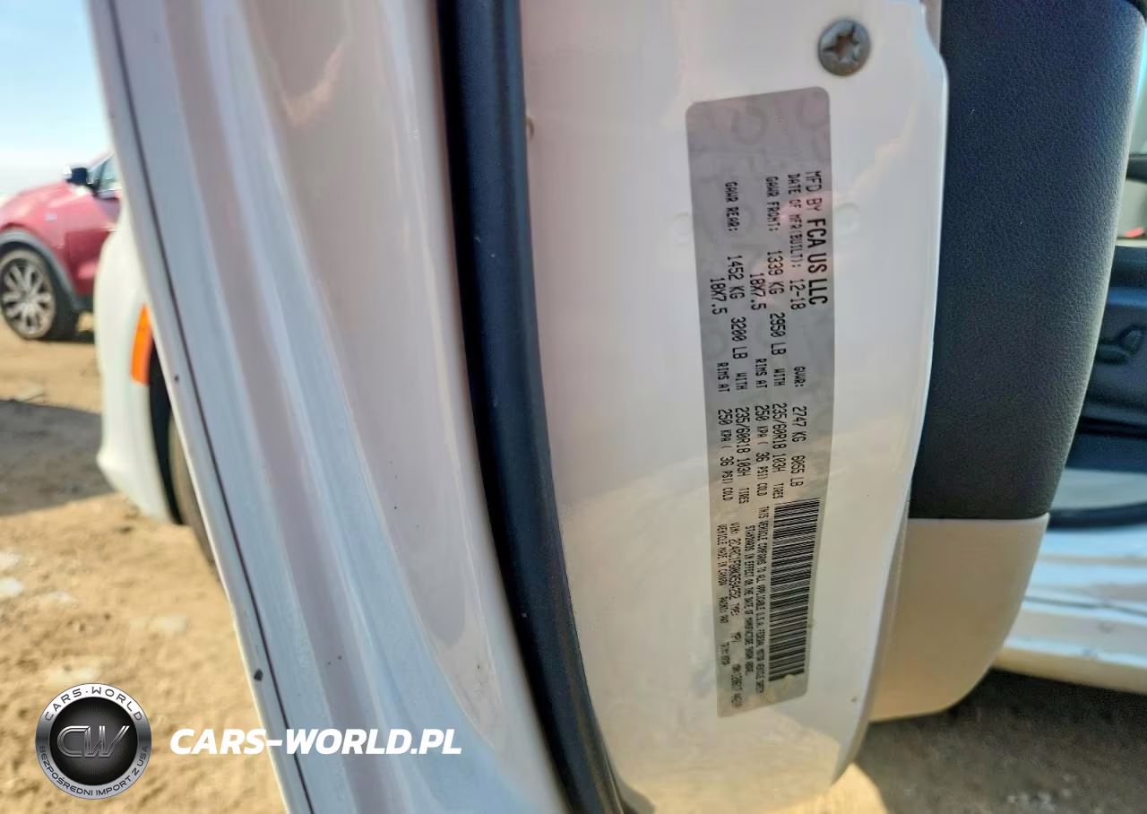 2019 Chrysler Pacifica Touring Plus VIN:2C4RC1FG0KR594252 - 13