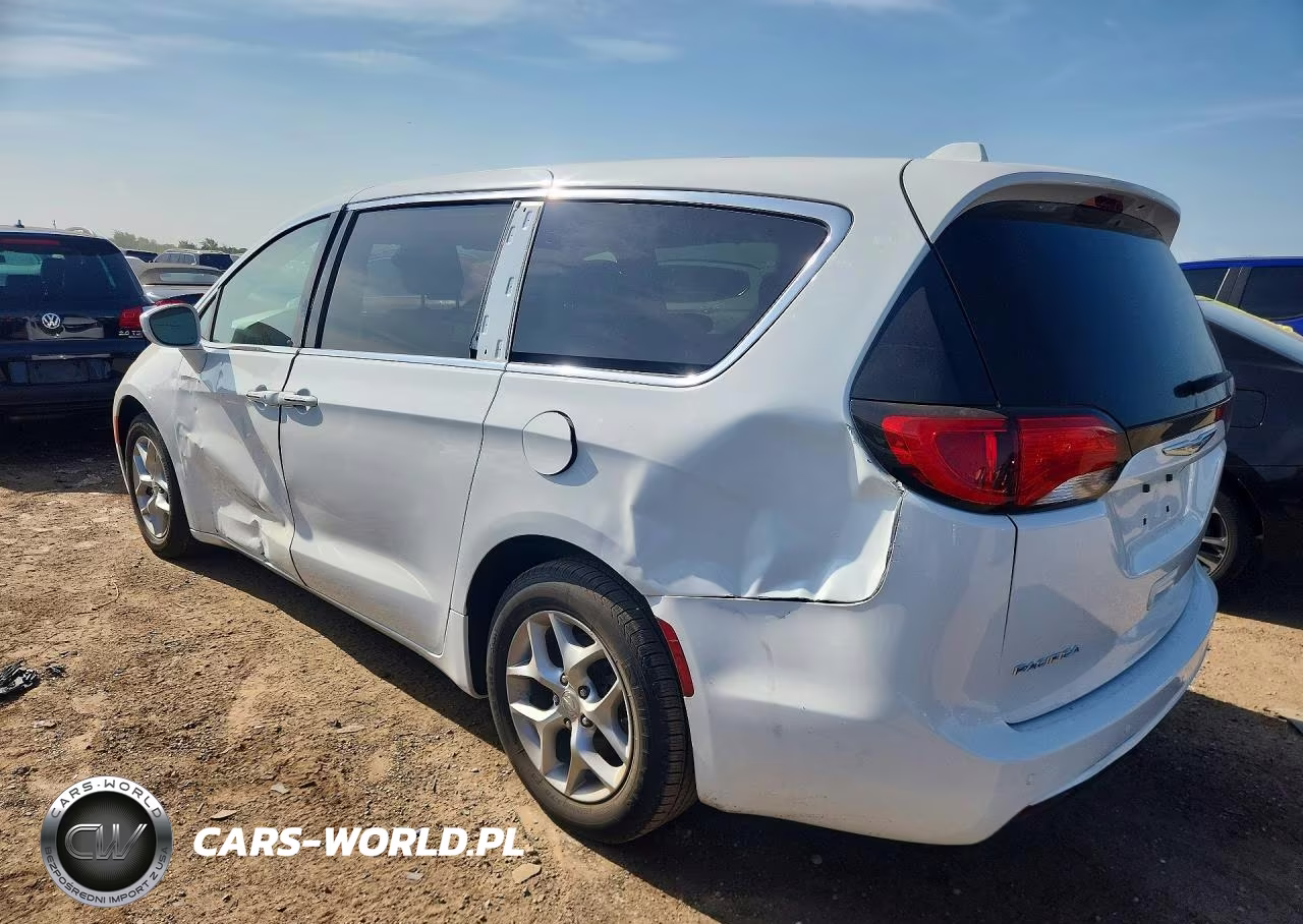 2019 Chrysler Pacifica Touring Plus VIN:2C4RC1FG0KR594252 - 2