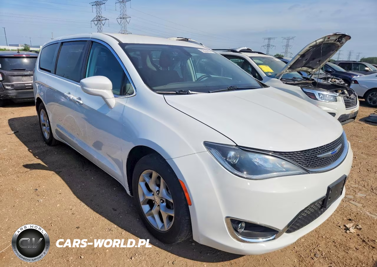 2019 Chrysler Pacifica Touring Plus VIN:2C4RC1FG0KR594252 - 4