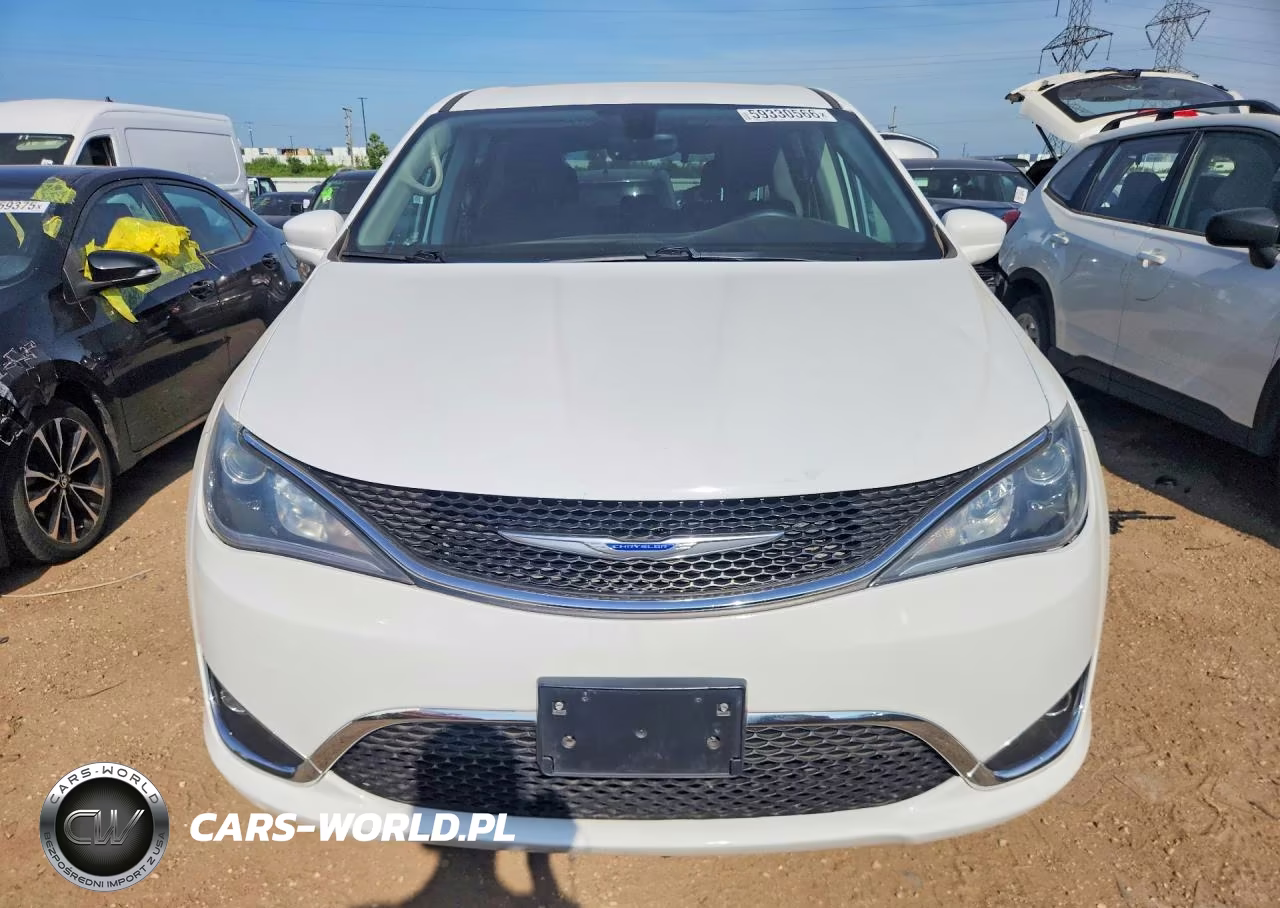 2019 Chrysler Pacifica Touring Plus VIN:2C4RC1FG0KR594252 - 5