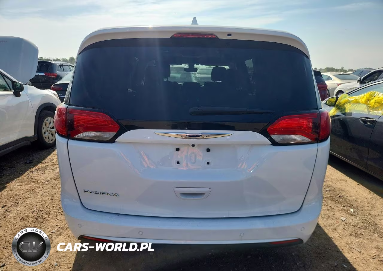 2019 Chrysler Pacifica Touring Plus VIN:2C4RC1FG0KR594252 - 6