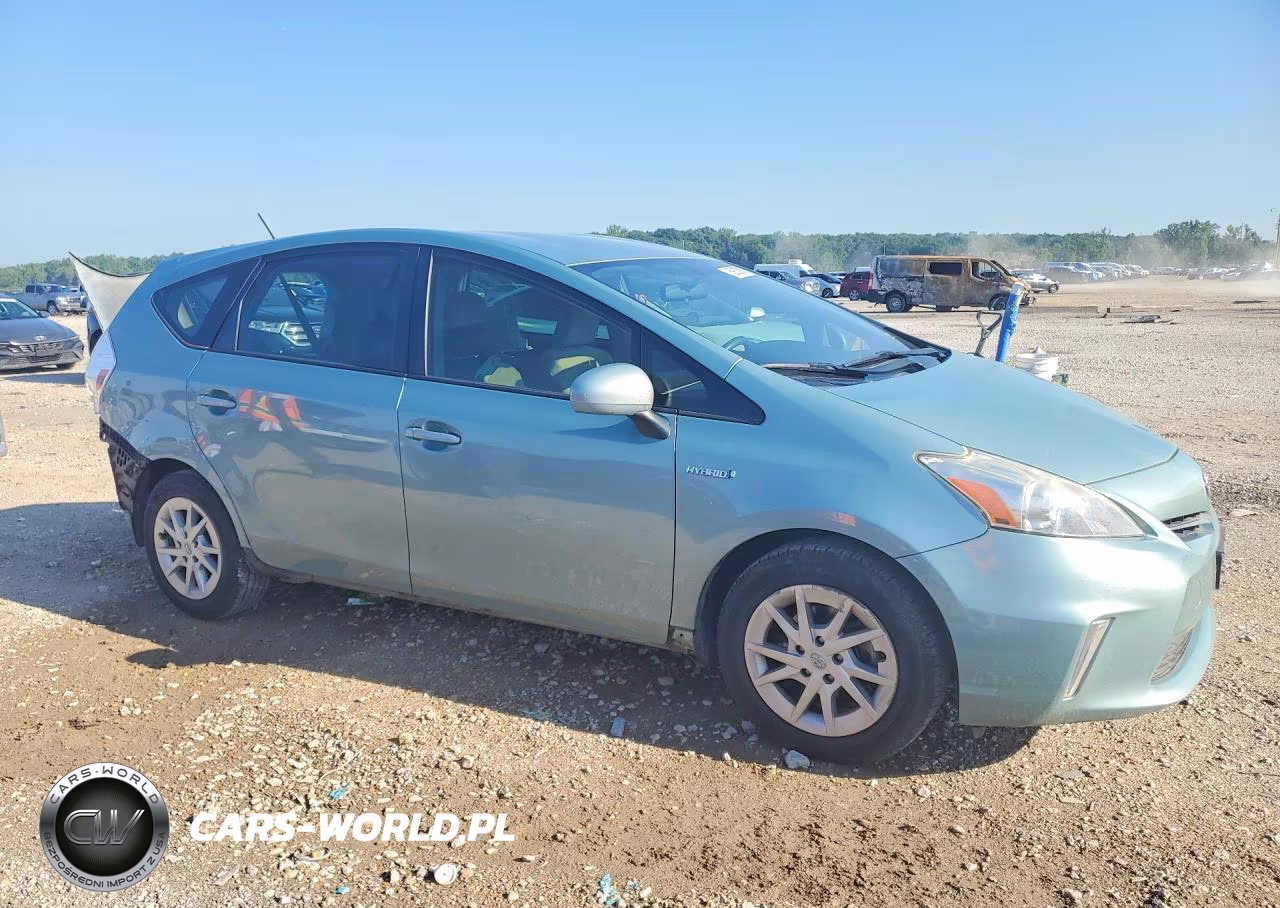 2013 Toyota Prius V Two VIN:JTDZN3EU4D3189245 - 4