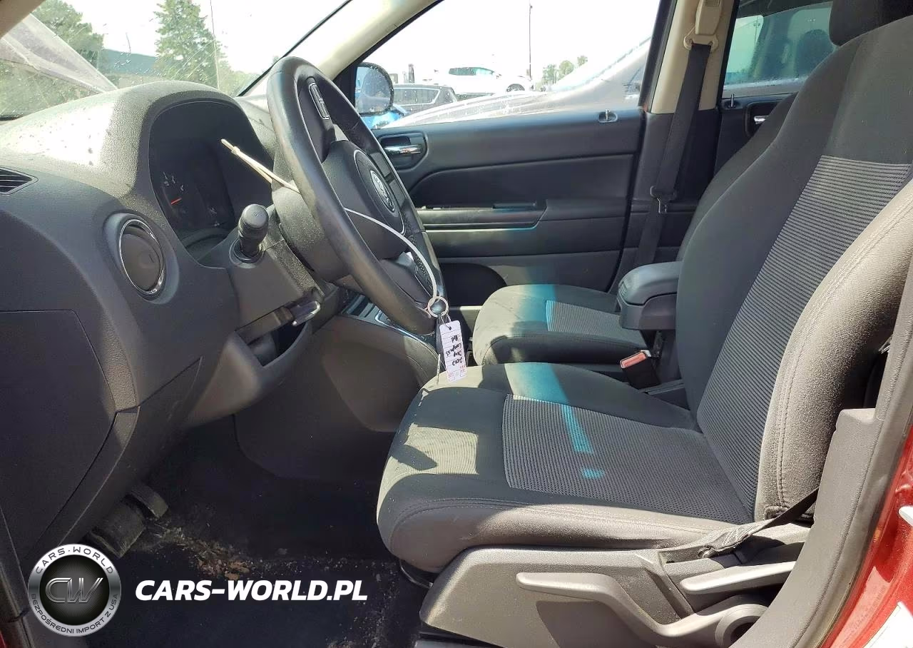 2012 Jeep Compass Latitude VIN:1C4NJCEB4CD580185 - 7