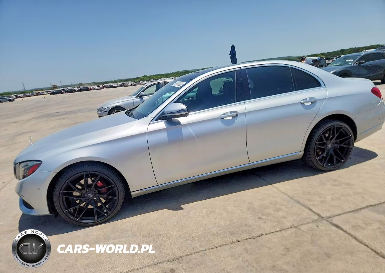 2017 Mercedes-Benz E 300 4Matic – zdjęcie 1 z 12