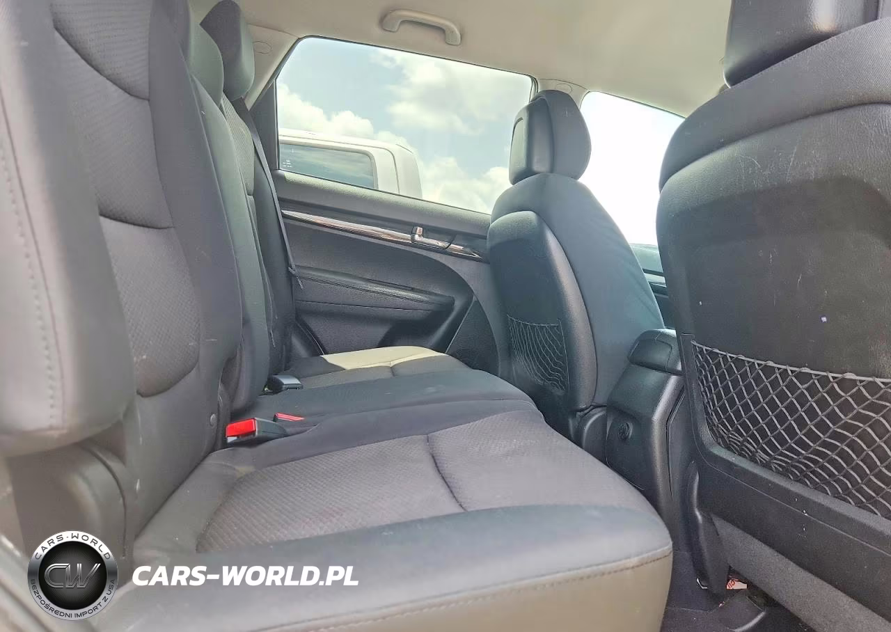 2011 Kia Sorento Lx VIN:5XYKTCA14BG174160 - 11