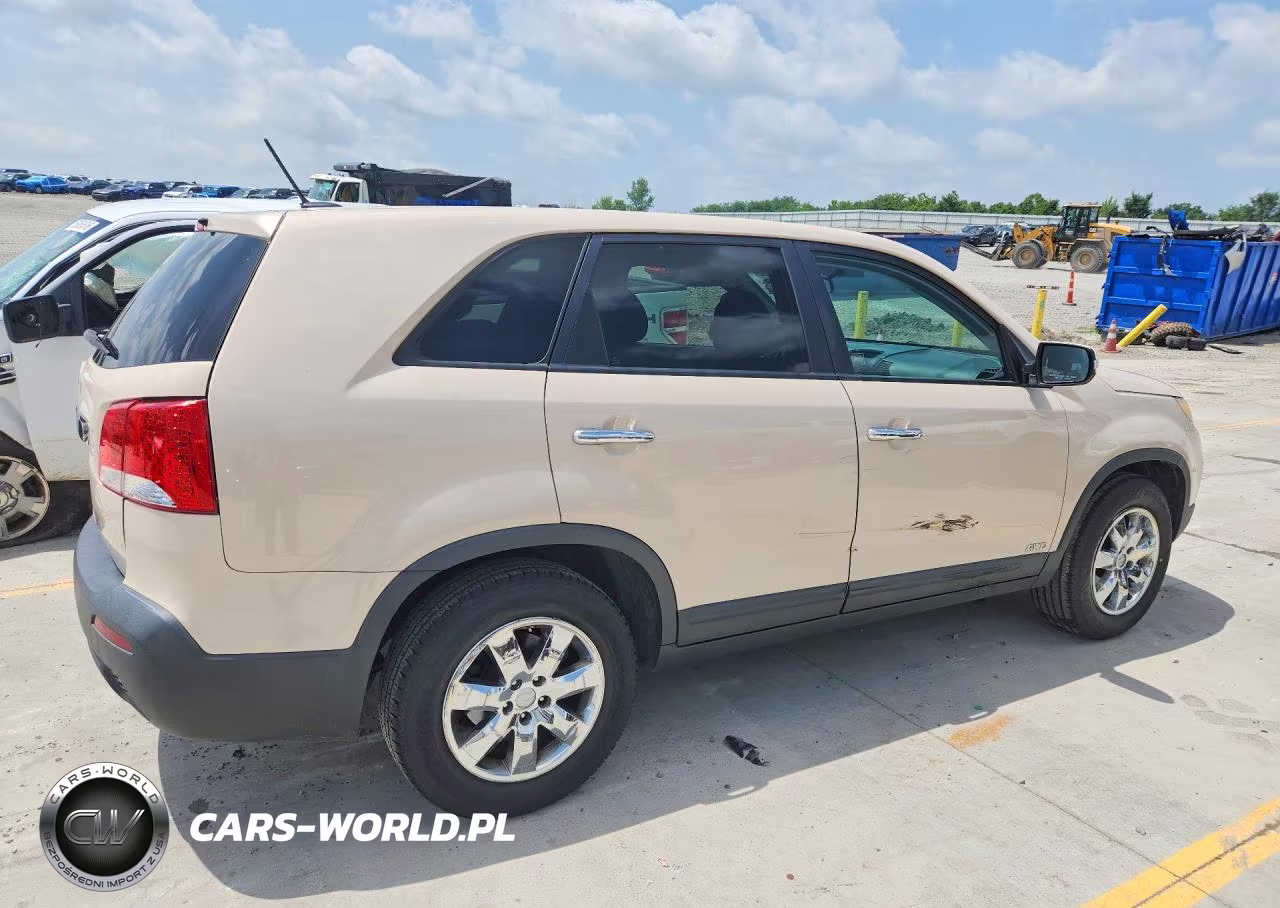 2011 Kia Sorento Lx VIN:5XYKTCA14BG174160 - 3