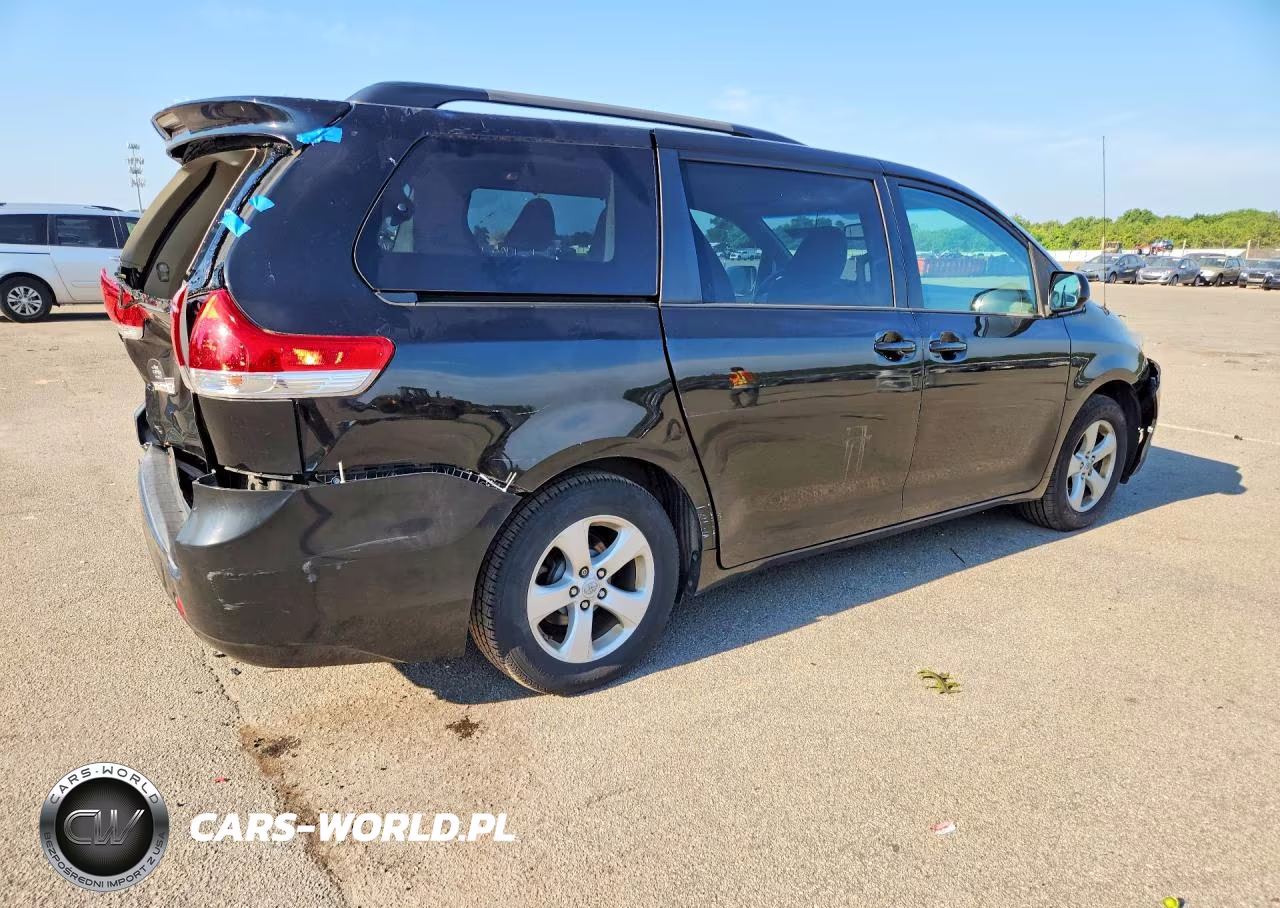 2012 Toyota Sienna Le VIN:5TDKK3DC0CS245665 - 3