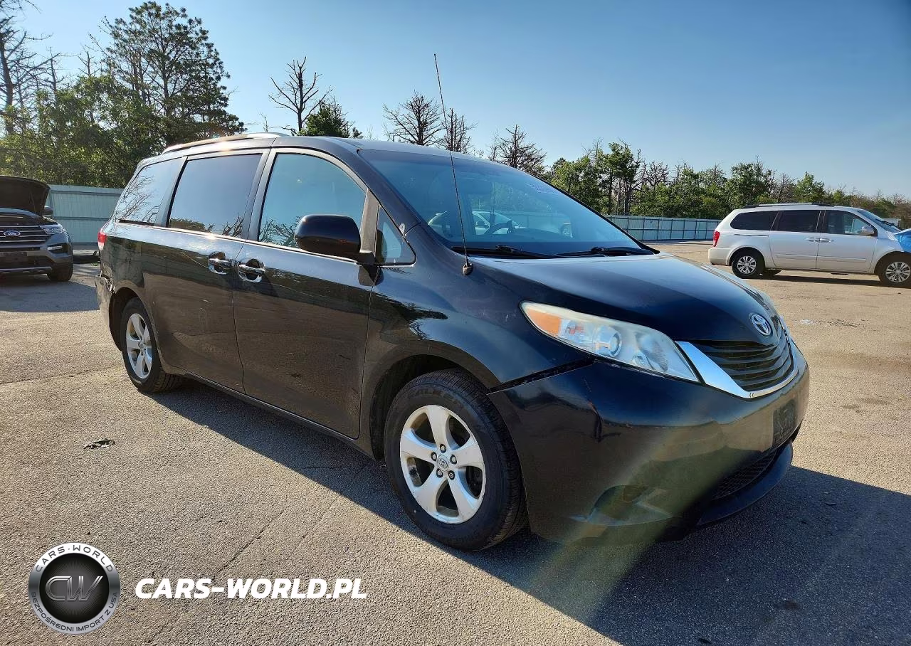 2012 Toyota Sienna Le VIN:5TDKK3DC0CS245665 - 4