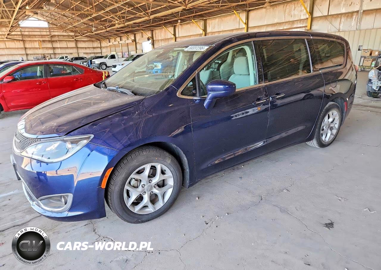 2018 Chrysler Pacifica Touring Plus – zdjęcie 1 z 13