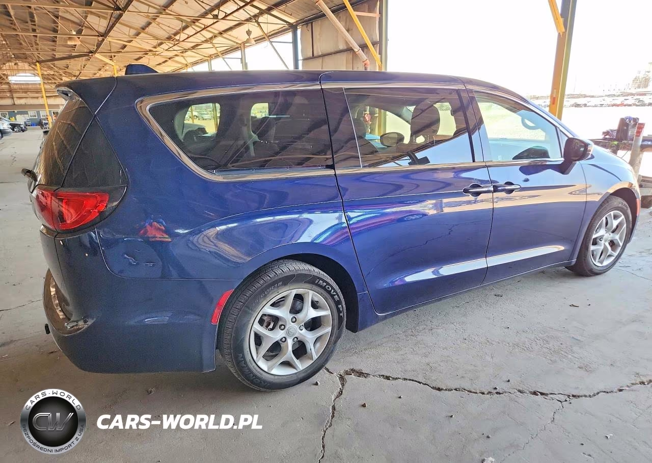 2018 Chrysler Pacifica Touring Plus VIN:2C4RC1FG9JR111520 - 3