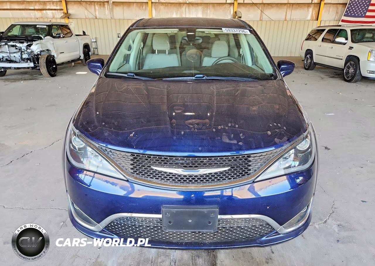 2018 Chrysler Pacifica Touring Plus VIN:2C4RC1FG9JR111520 - 5