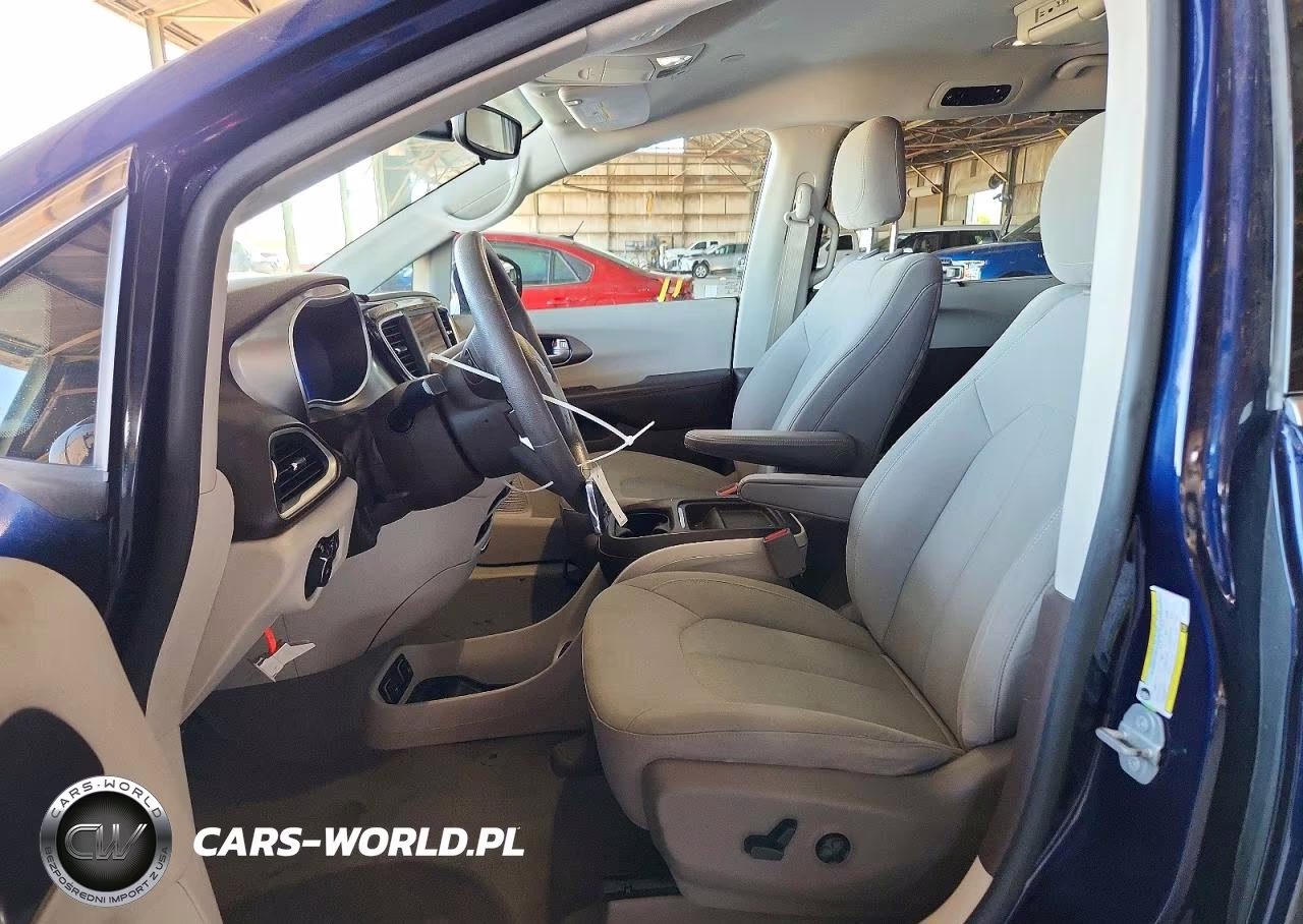 2018 Chrysler Pacifica Touring Plus VIN:2C4RC1FG9JR111520 - 7