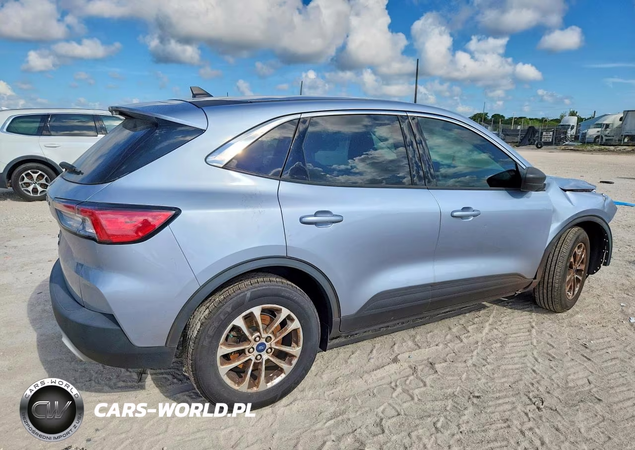 2022 Ford Escape Se VIN:1FMCU0G68NUB61672 - 3