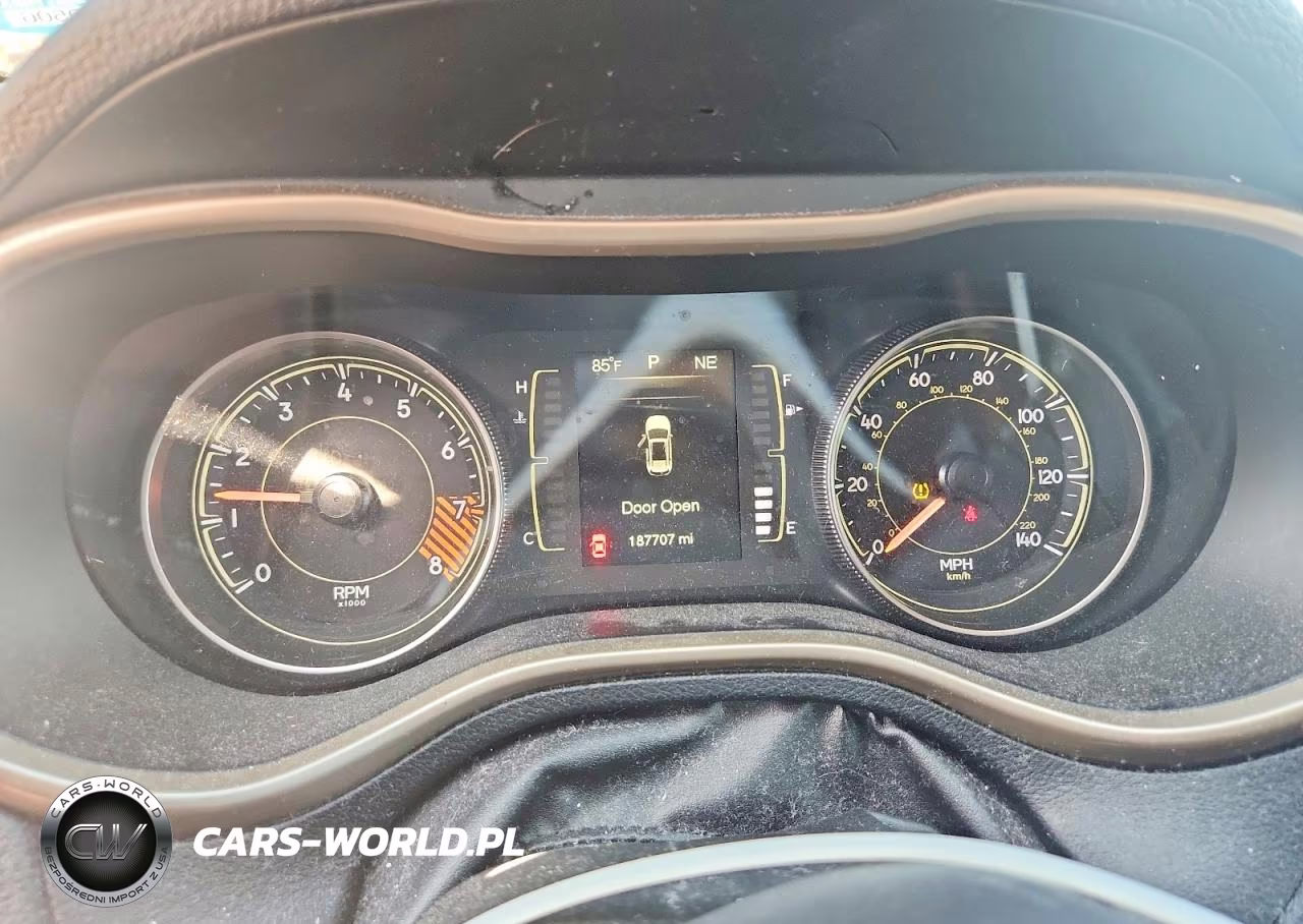 2014 Jeep Cherokee Latitude VIN:1C4PJMCS8EW126109 - 9