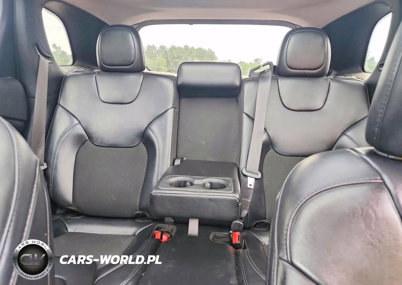 2020 Jeep Cherokee Latitude Plus VIN:1C4PJLLBXLD580882 - 10