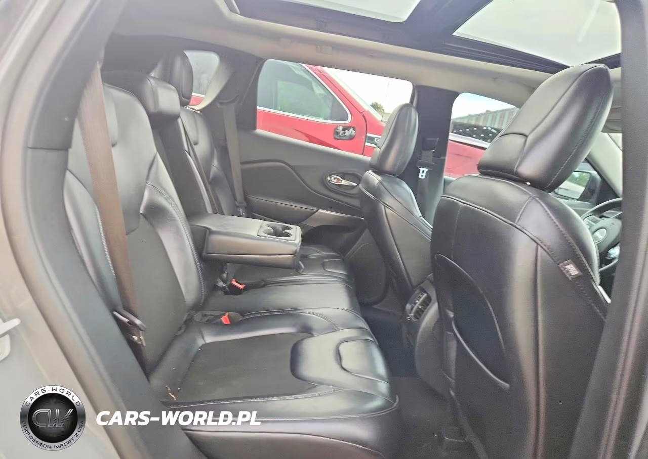 2020 Jeep Cherokee Latitude Plus VIN:1C4PJLLBXLD580882 - 11