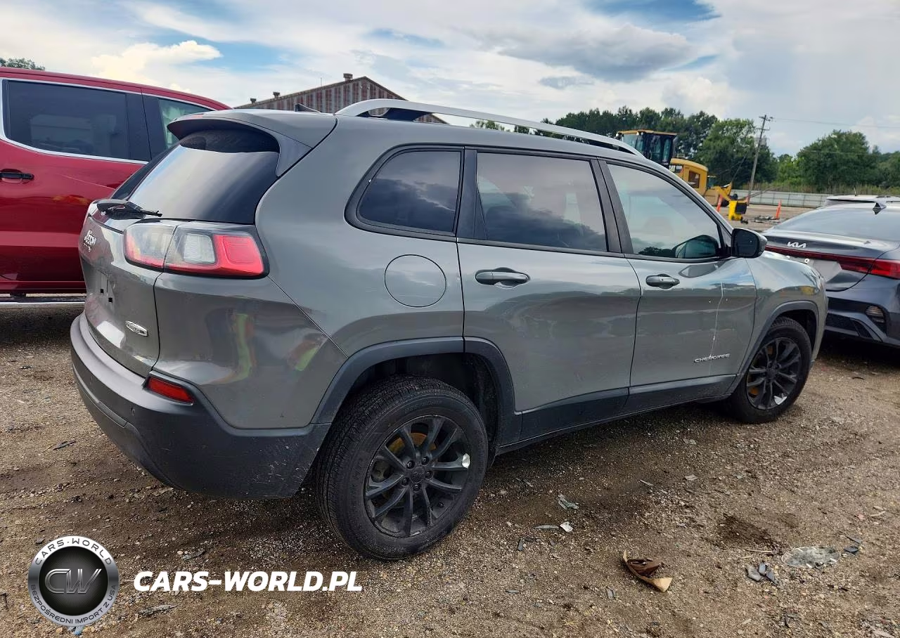 2020 Jeep Cherokee Latitude Plus VIN:1C4PJLLBXLD580882 - 3