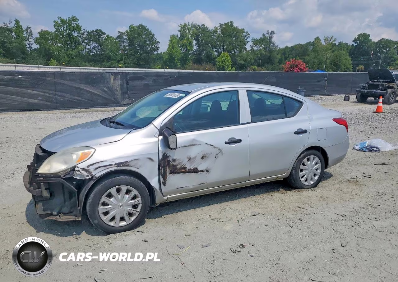 2014 Nissan Versa 1.6 S – zdjęcie 1 z 13
