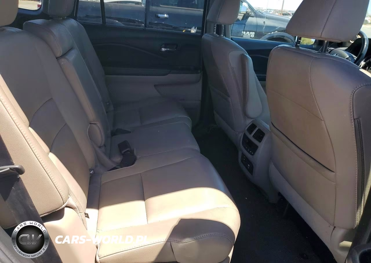 2016 Honda Pilot Touring VIN:5FNYF6H96GB078608 - 10