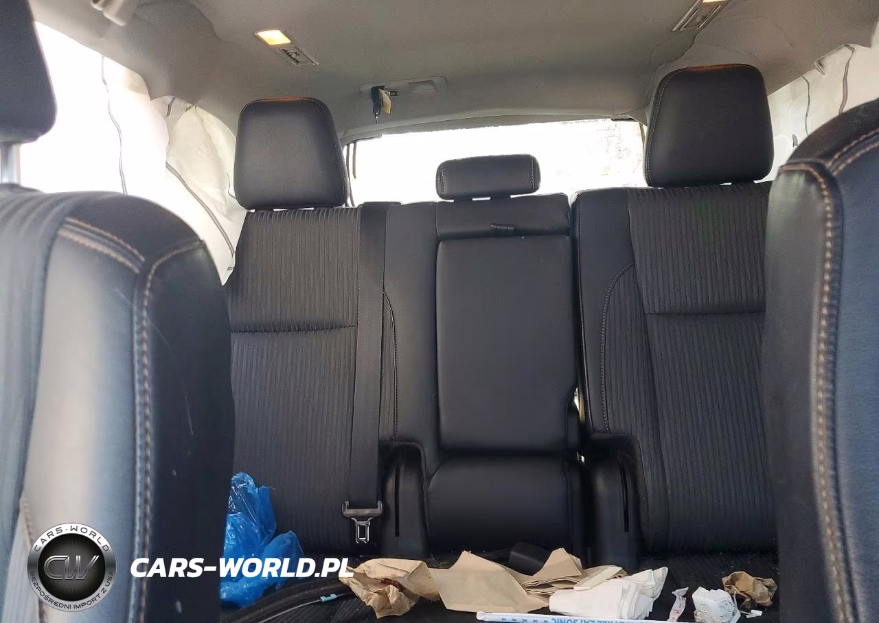 2018 Toyota Highlander Le Plus VIN:5TDBZRFH2JS863042 - 10