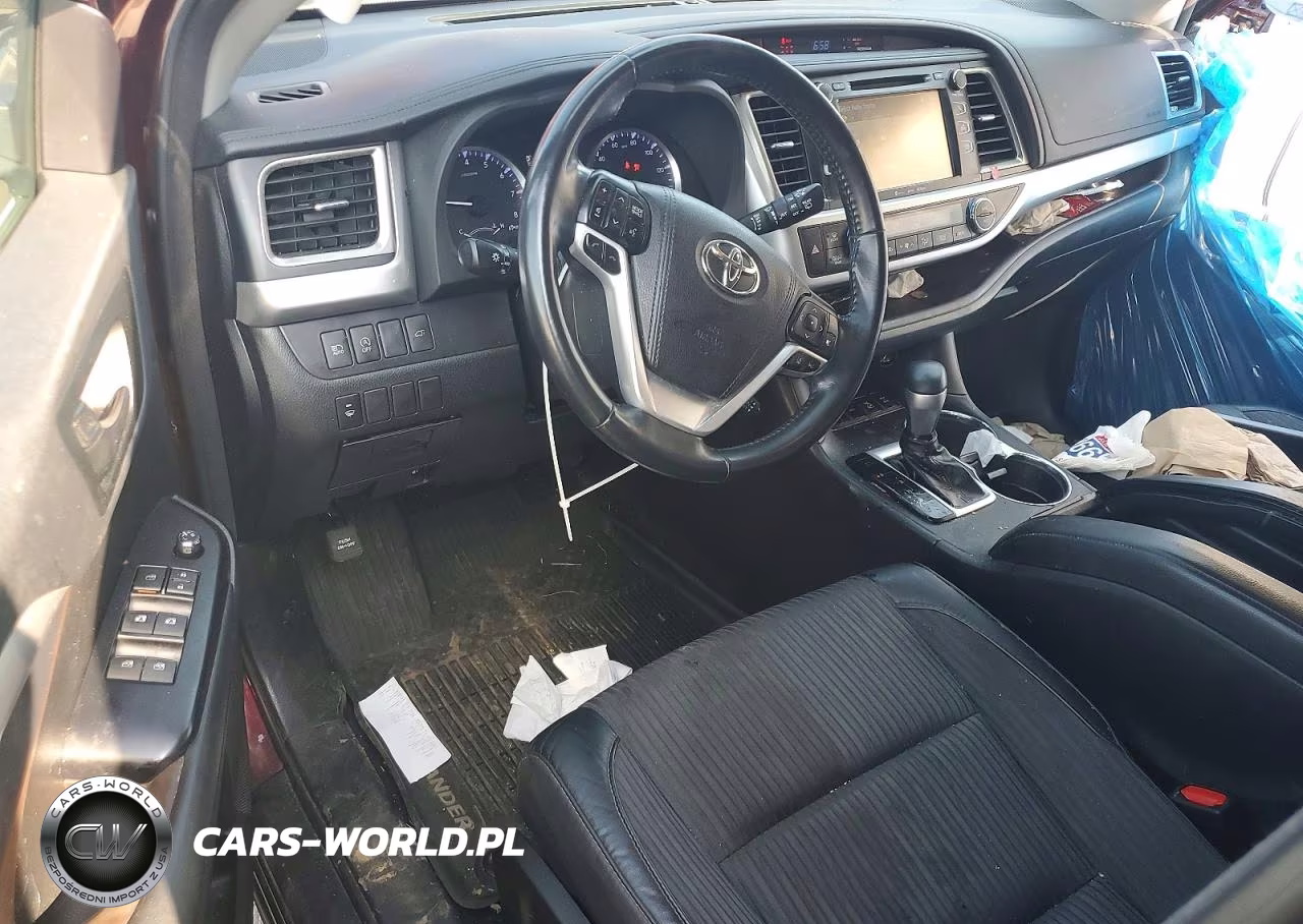 2018 Toyota Highlander Le Plus VIN:5TDBZRFH2JS863042 - 8