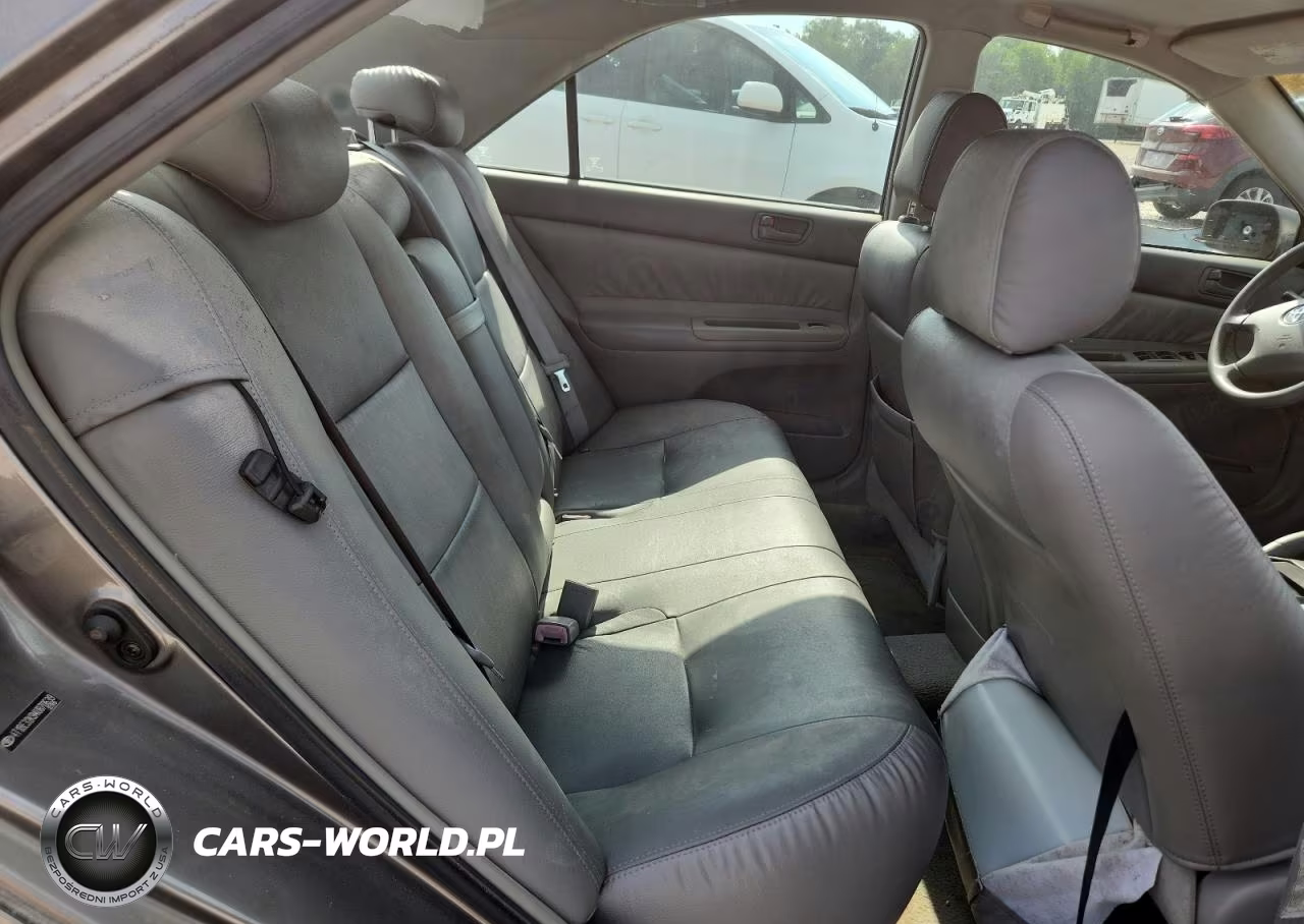 2004 Toyota Camry Le VIN:4T1BE32K94U870639 - 10