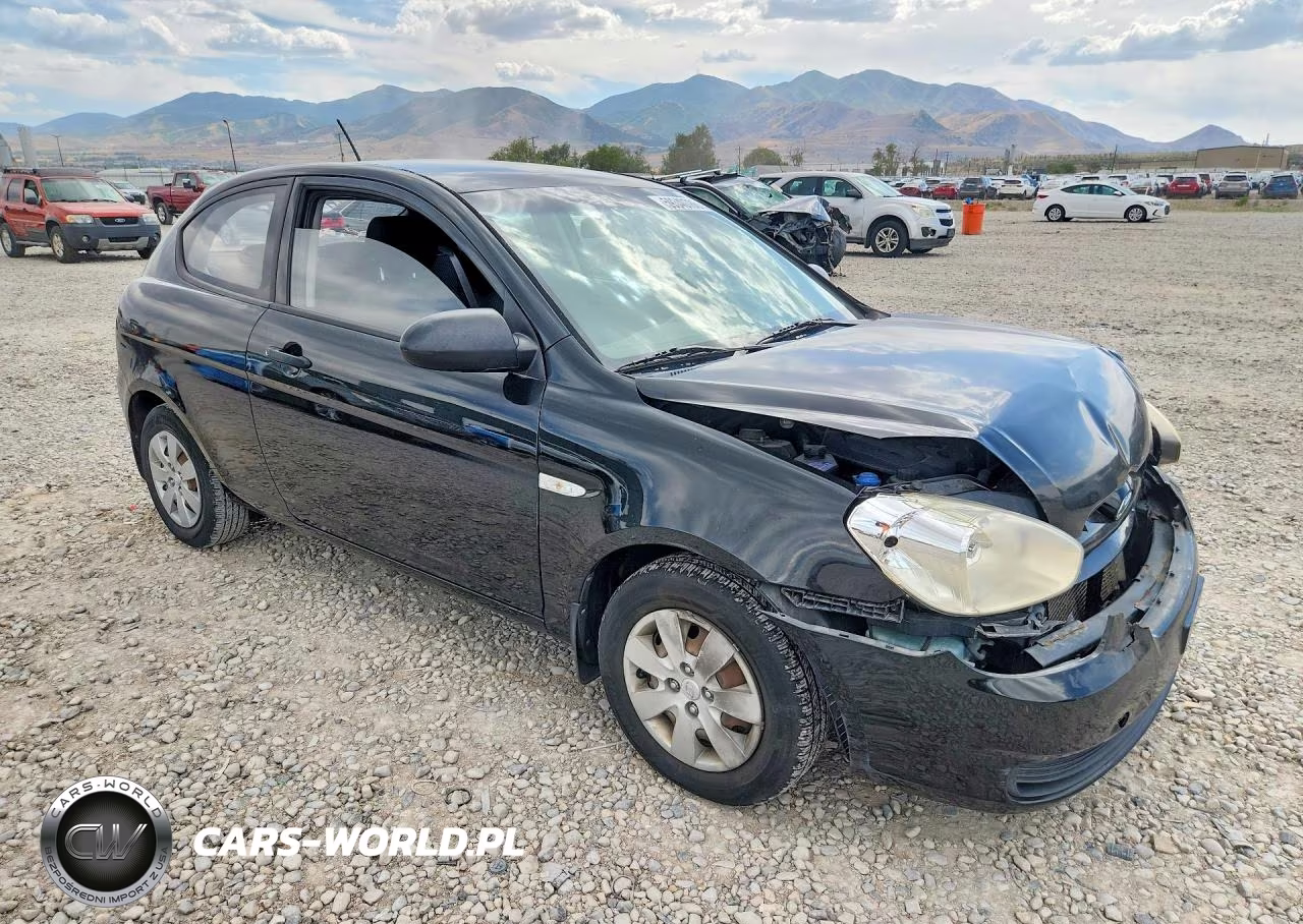 2008 Hyundai Accent Gs VIN:KMHCM36C78U086282 - 4