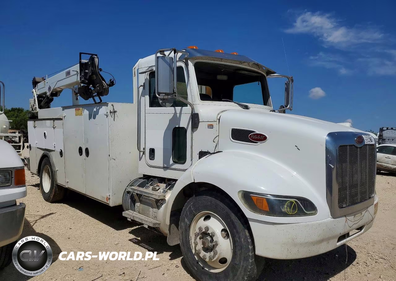 2017 Peterbilt 337 Utility - Service Truck VIN:2NP2HJ7X2HM435345 - 4