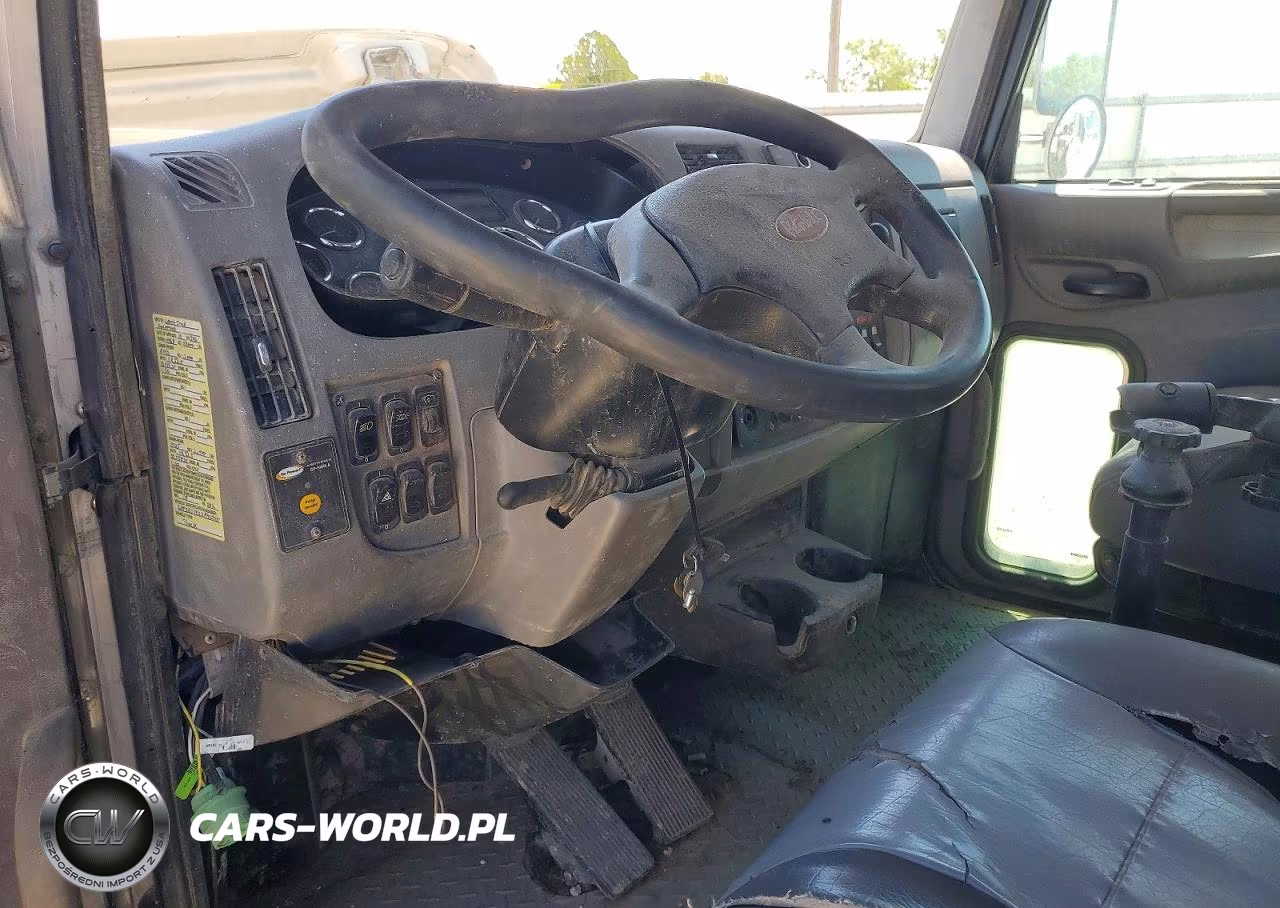 2017 Peterbilt 337 Utility - Service Truck VIN:2NP2HJ7X2HM435345 - 8