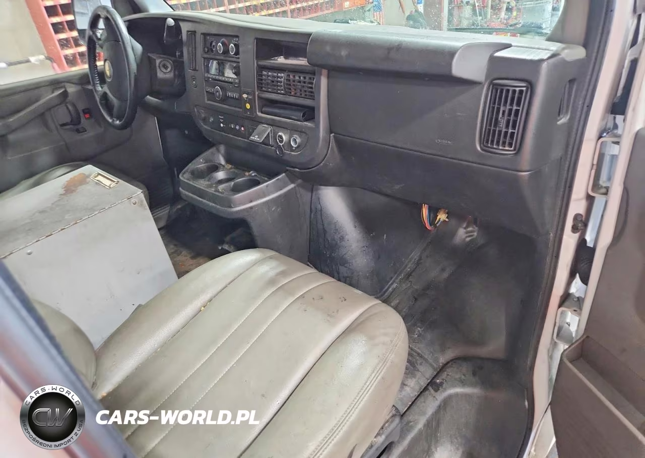 2020 Chevrolet Express G2500 Delivery Van VIN:1GCWGAFG4L1264823 - 8