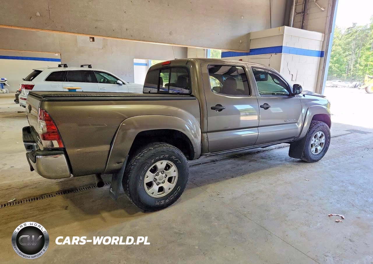 2010 Toyota Tacoma Double Cab VIN:3TMLU4EN4AM038181 - 3