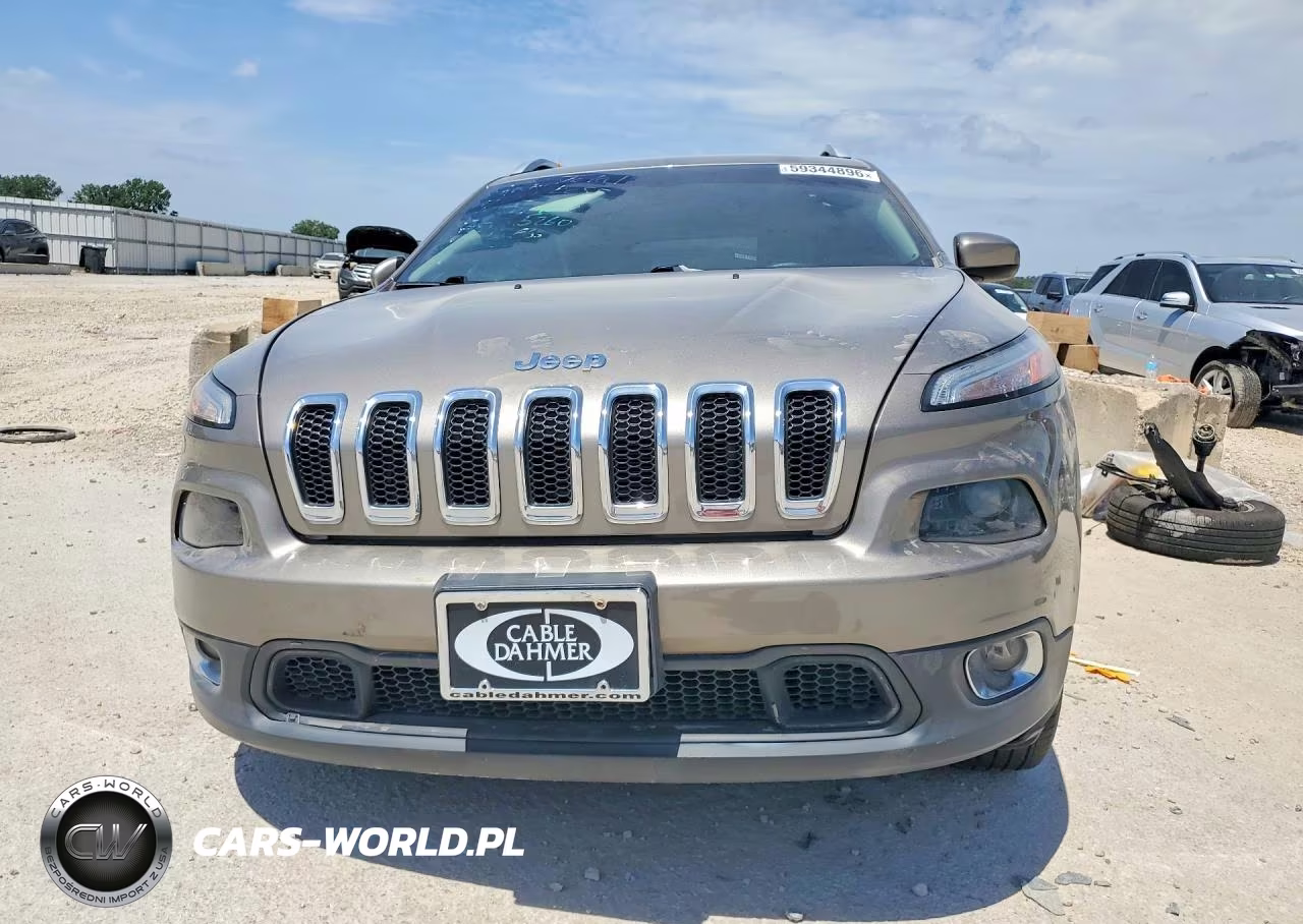 2018 Jeep Cherokee Latitude VIN:1C4PJMCXXJD582372 - 5