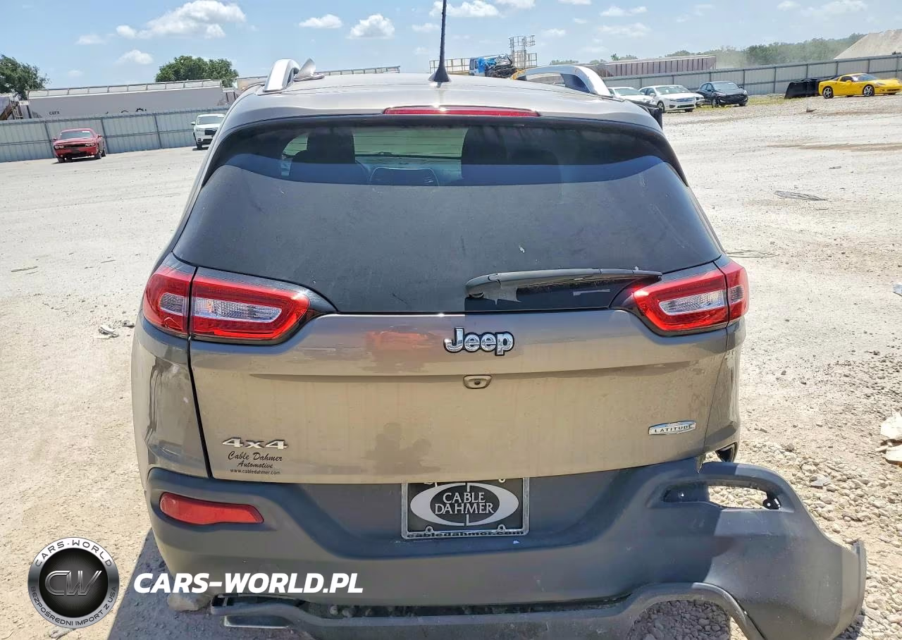 2018 Jeep Cherokee Latitude VIN:1C4PJMCXXJD582372 - 6