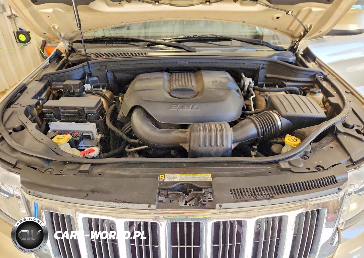 2011 Jeep Grand Cherokee Laredo VIN:1J4RR4GG2BC558032 - 12