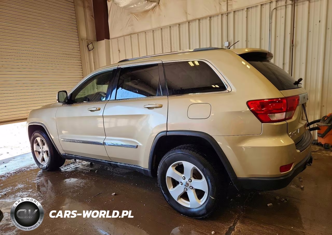 2011 Jeep Grand Cherokee Laredo VIN:1J4RR4GG2BC558032 - 2