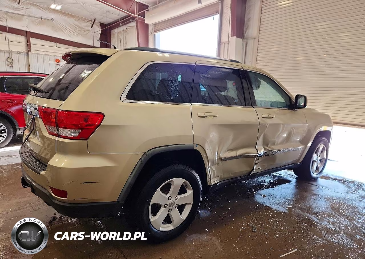2011 Jeep Grand Cherokee Laredo VIN:1J4RR4GG2BC558032 - 3