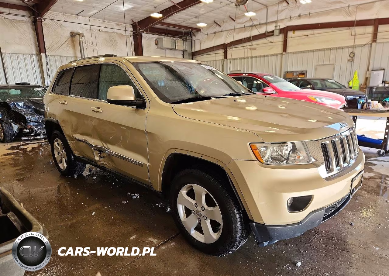 2011 Jeep Grand Cherokee Laredo VIN:1J4RR4GG2BC558032 - 4