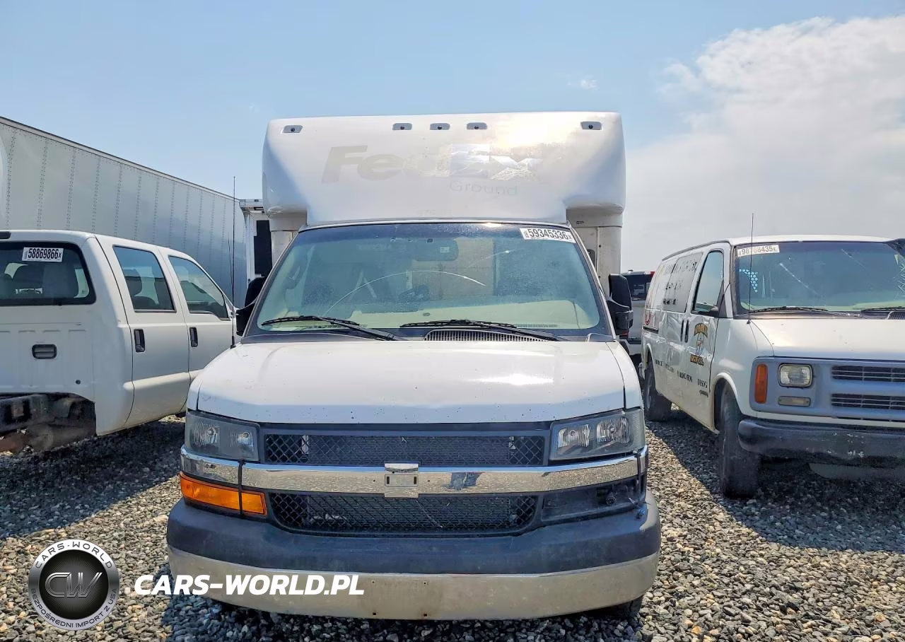 2022 GMC Savana Cutaway G3500 VIN:7GZ37TC79NN001017 - 5
