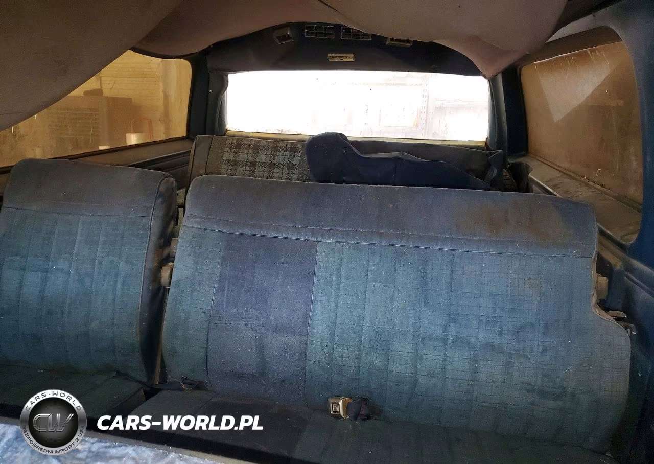 1984 Chevrolet Suburban C10 VIN:1G8EC16L4EF128132 - 10