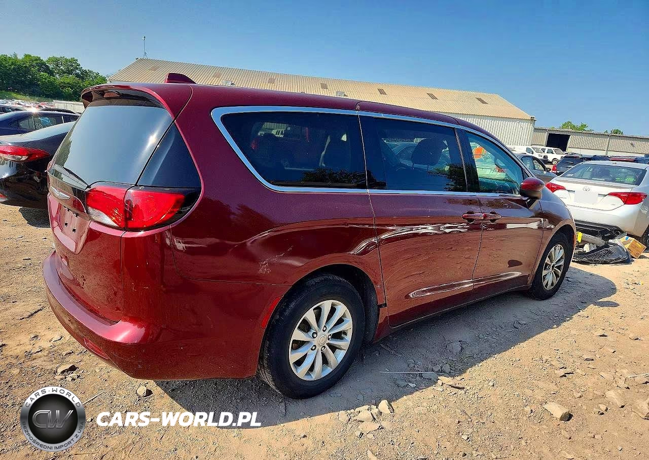 2017 Chrysler Pacifica Touring VIN:2C4RC1DG8HR521805 - 3