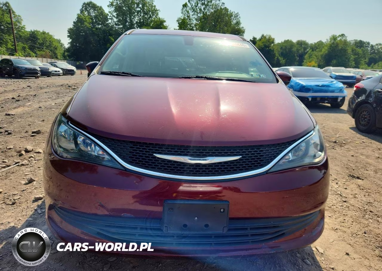 2017 Chrysler Pacifica Touring VIN:2C4RC1DG8HR521805 - 5