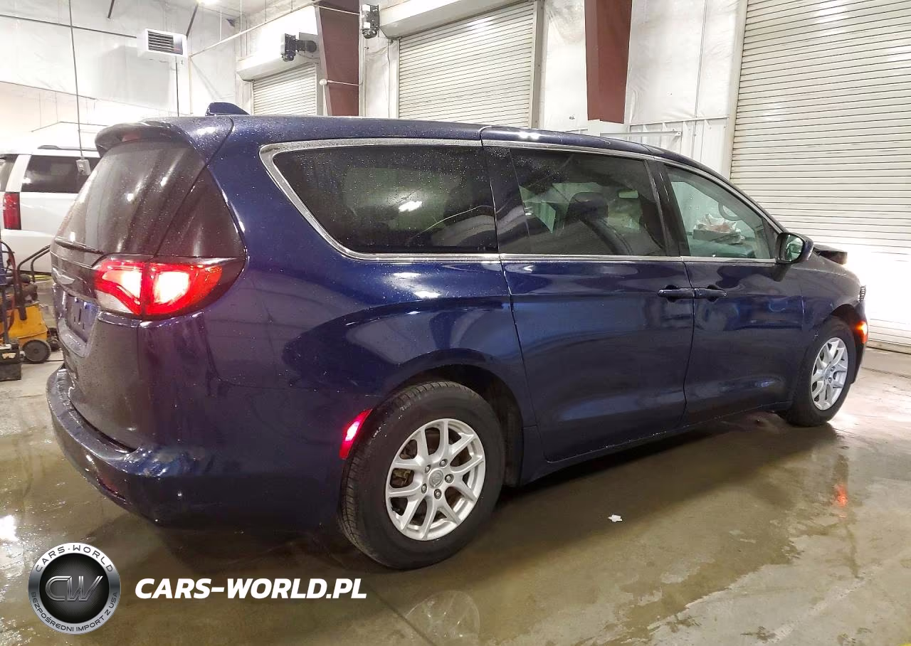 2017 Chrysler Pacifica Touring VIN:2C4RC1DG8HR588369 - 3